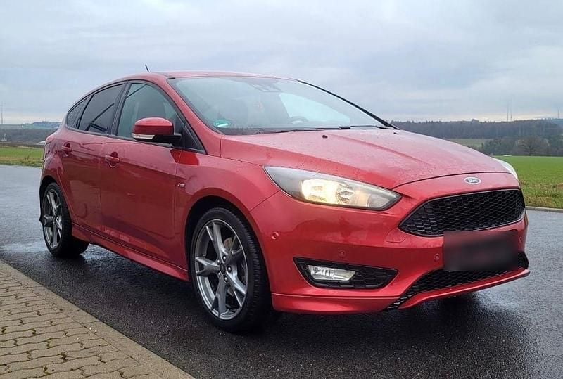 Gebraucht Ford Focus ST-Line 182 PS (133 kW) 2018 Rot Limousine