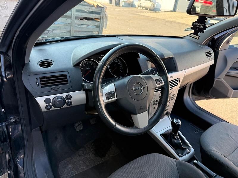 Gebraucht Opel Astra 90 PS (66 kW) 2007 Schwarz Limousine