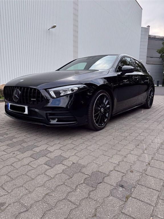 Schwarz Gebraucht 2022 Mercedes A200 Advanced Limousine | 29.900 € (Teuer) - Bild 1/4