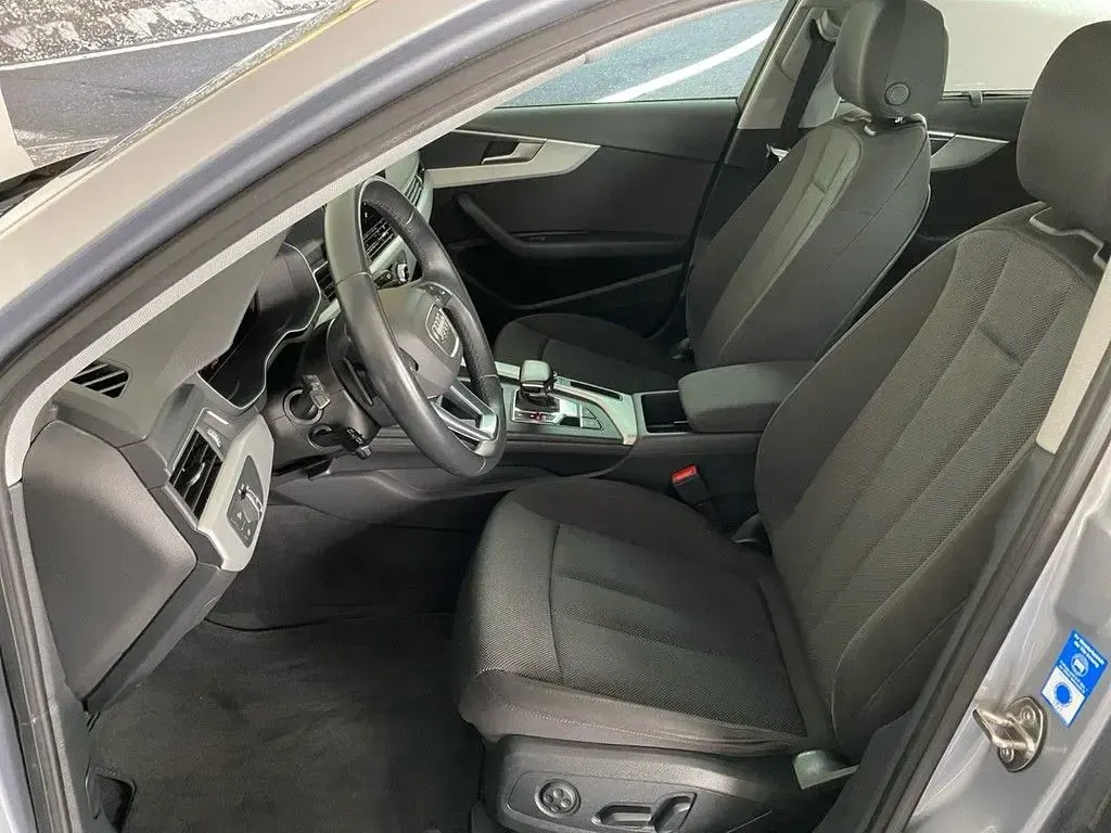 Gebraucht Audi A4 Business 204 PS (150 kW) 2023 Silber Kombi