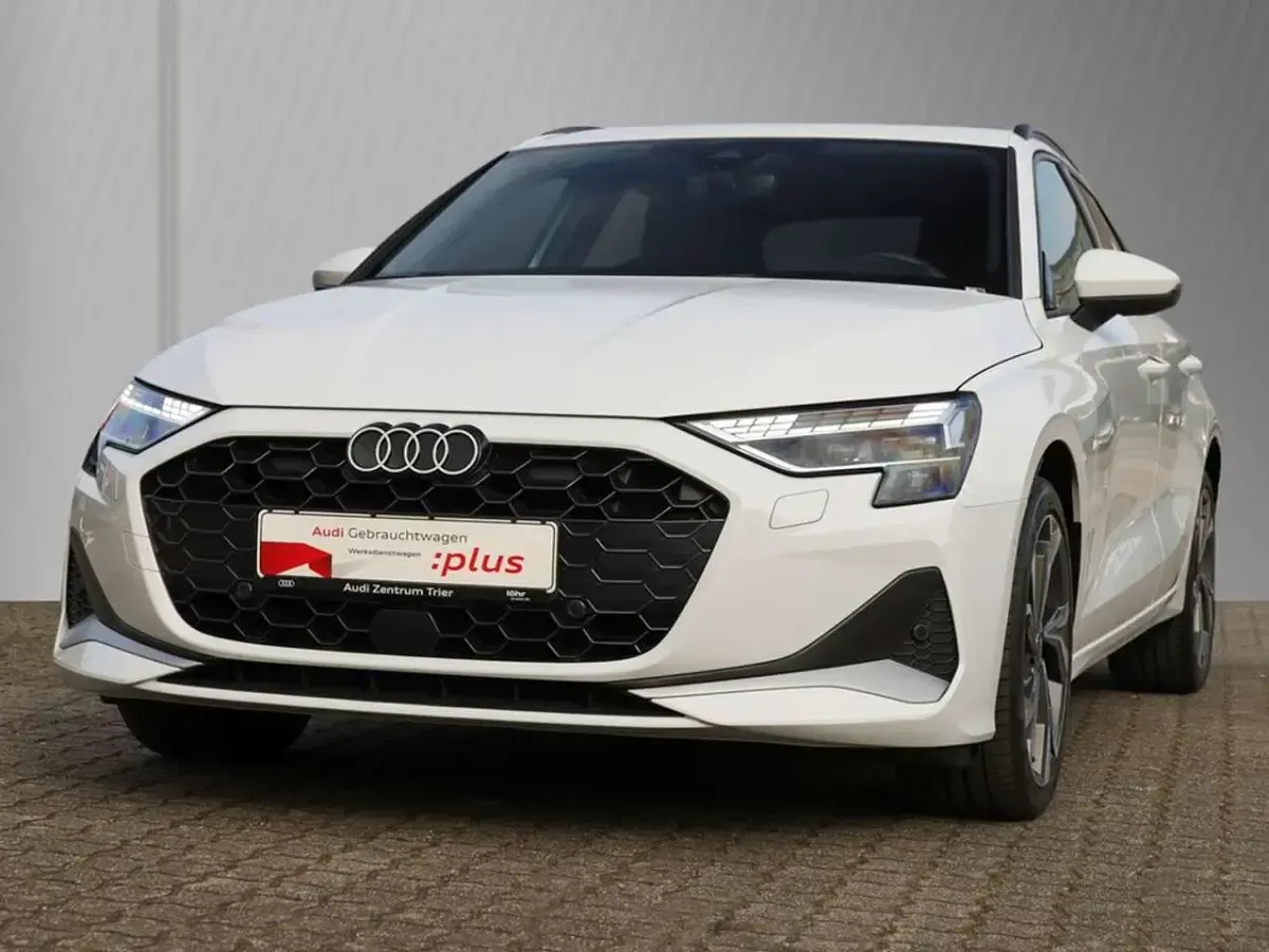 Gebraucht Audi A3 Advanced 150 PS (110 kW) 2025 Gletscherweiß metallic Limousine
