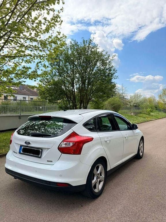 Usata Ford Focus SYNC Edition 125 CV (91 kW) 2013 Bianco Berlina