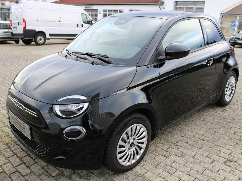 Colore esterno (onyx schwarz) Gebraucht 2022 Fiat 500e Action Kleinwagen | 13.250 € (Guter Preis) - Bild 1/4