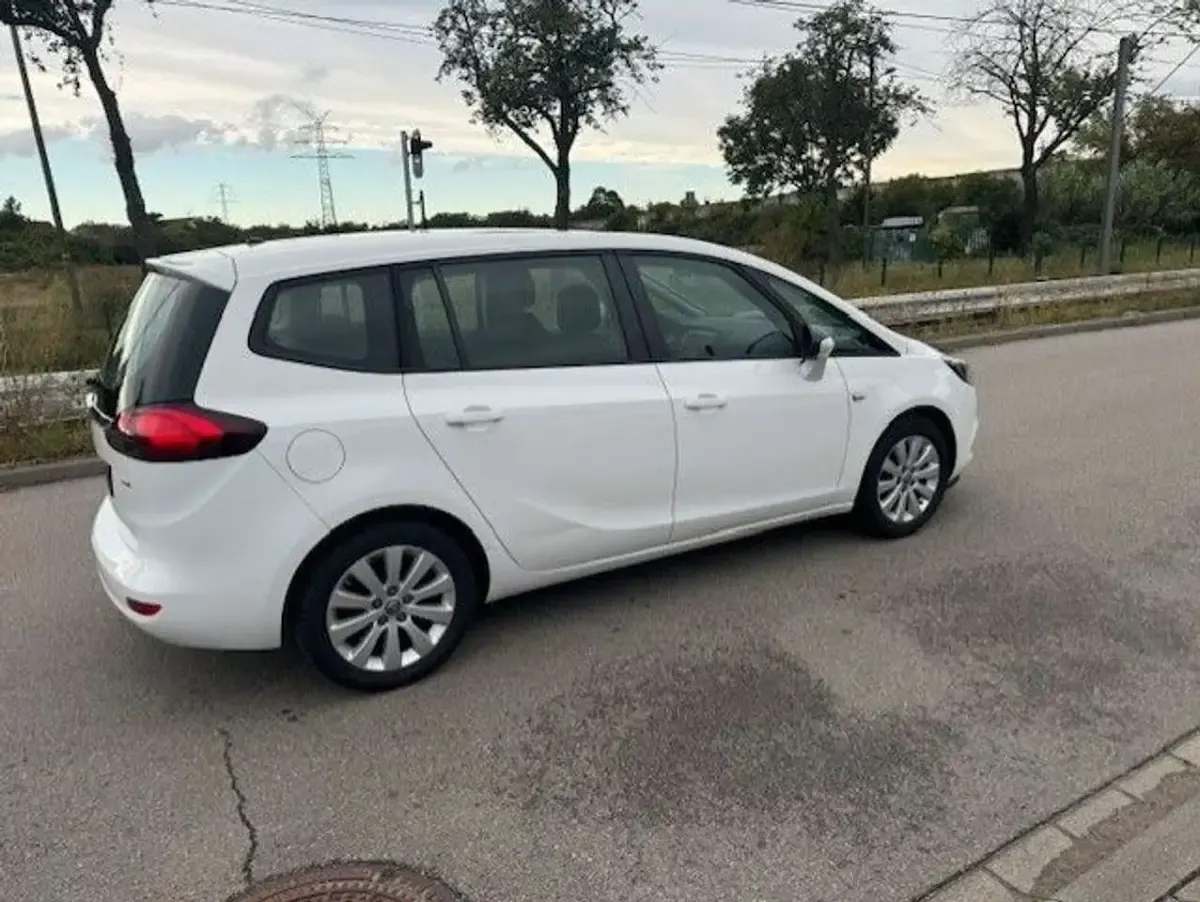 Gebraucht Opel Zafira Edition 120 PS (88 kW) 2018 Weiß Van / Kleinbus