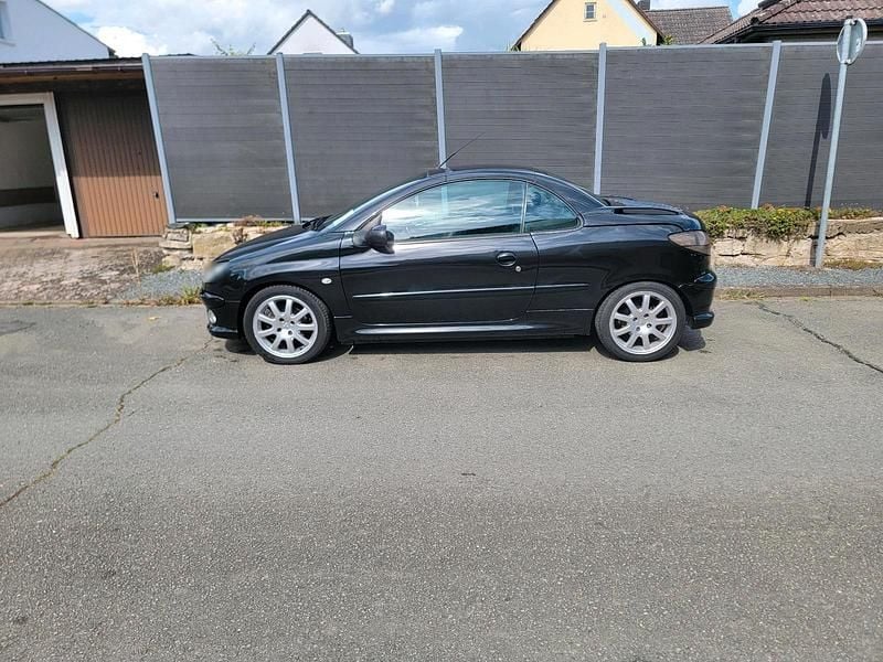Gebraucht Peugeot 206 CC 109 PS (80 kW) 2005 Schwarz Cabrio
