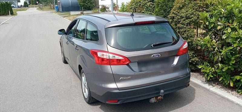 Gebraucht Ford Focus 116 PS (85 kW) 2013 Grau Kombi