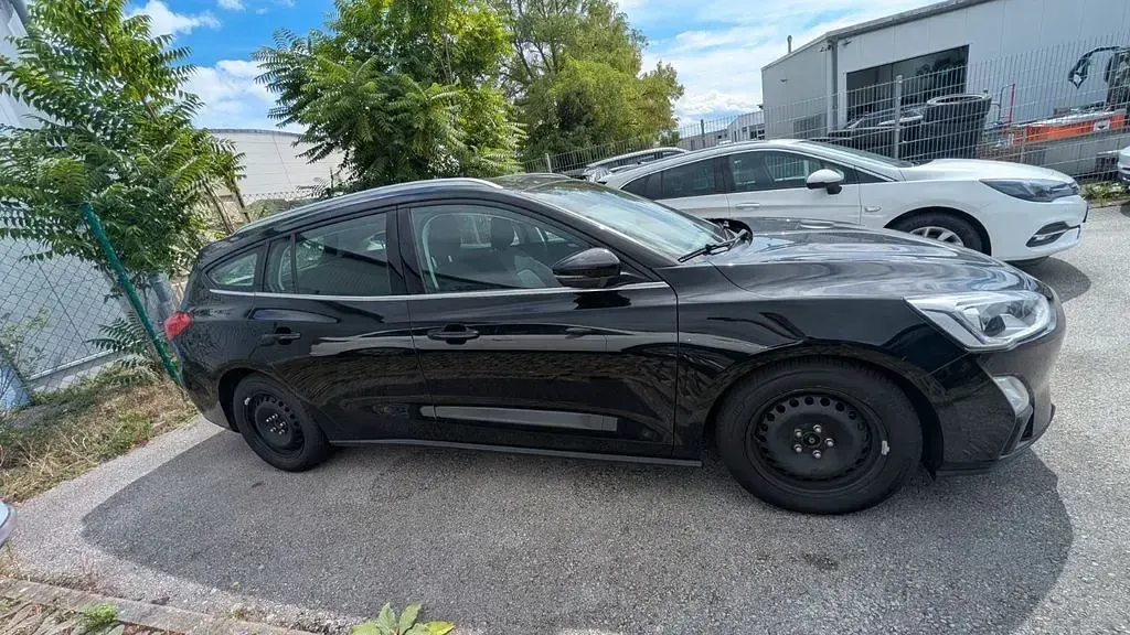 Gebraucht Ford Focus Cool & Connect 95 PS (69 kW) 2018 Schwarz Limousine