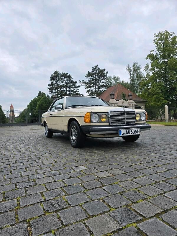 Weiß Gebraucht 1984 Mercedes 300 Coupé | 15.999 € - Bild 1/4