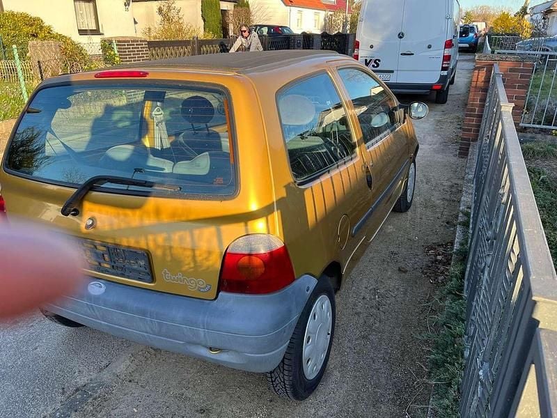 Brugt Renault Twingo 54 HK (39 kW) 1996 Guld Hatchback