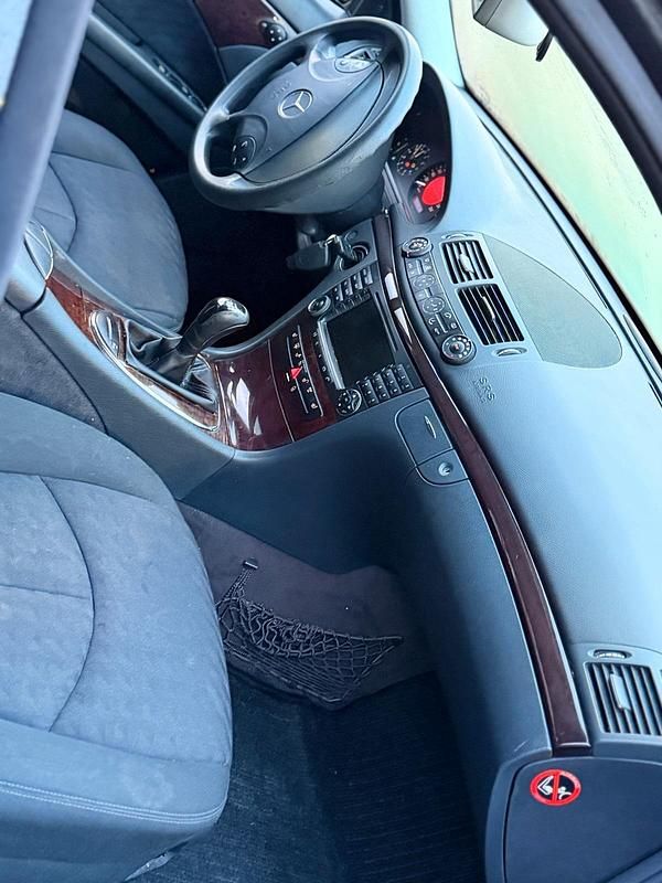 Gebraucht Mercedes E240 177 PS (130 kW) 2005 Schwarz Limousine