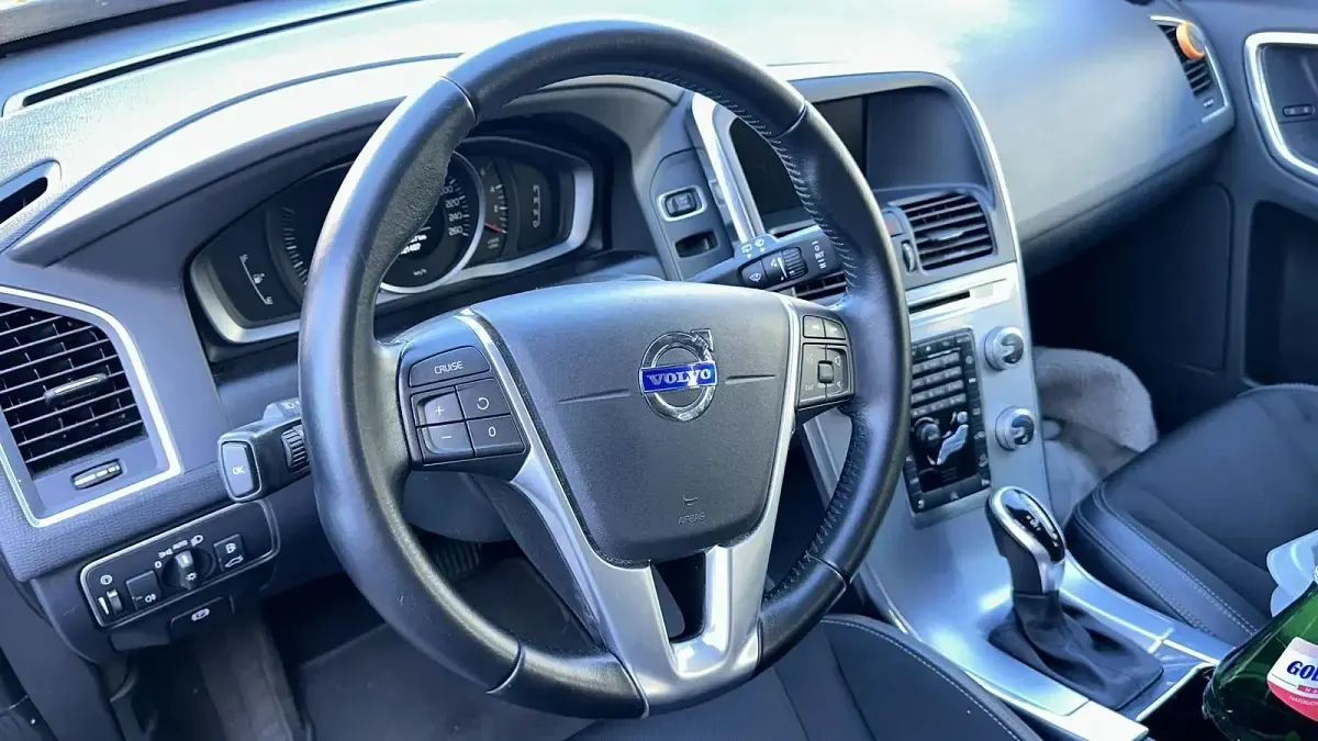 Second-hand Volvo XC60 220 CP (161 kW) 2016 Albastru SUV