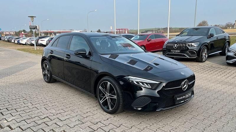 Gebraucht Mercedes A180 Advanced 116 PS (85 kW) 2023 Unilack nachtschwarz Limousine