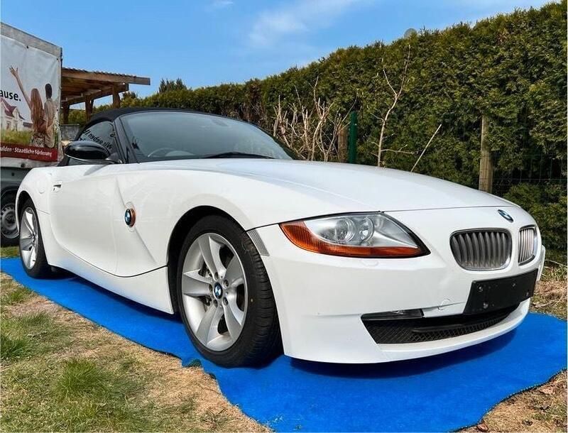 Weiß Gebraucht 2004 BMW Z4 Cabrio | 6.999 € - Bild 1/4