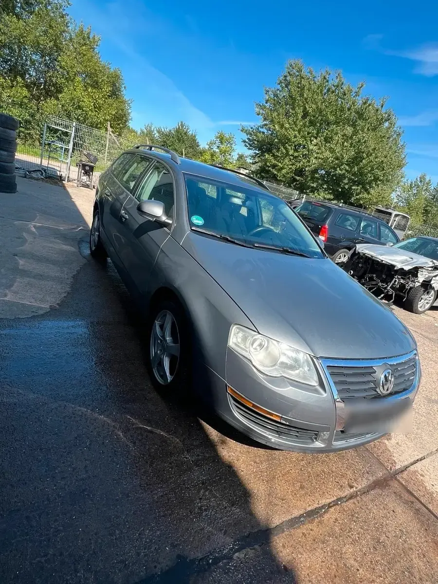 Gebraucht VW Passat 133 PS (97 kW) 2006 Grau Kombi
