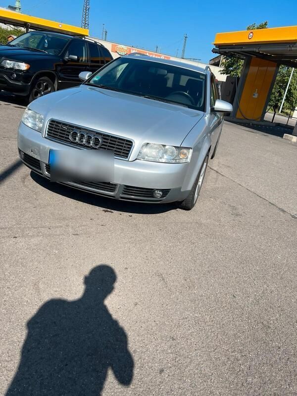 Grau Gebraucht 2003 Audi A4 Kombi | 2.000 € (Fairer Preis) - Bild 1/4