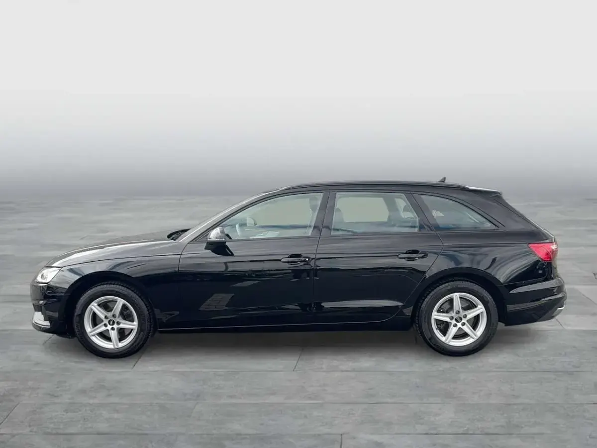Gebraucht Audi A4 Comfort 150 PS (110 kW) 2023 Schwarz Kombi