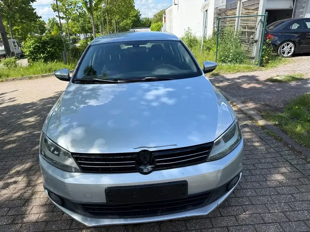 Gebraucht VW Jetta Comfortline 105 PS (77 kW) 2011 Silber Limousine