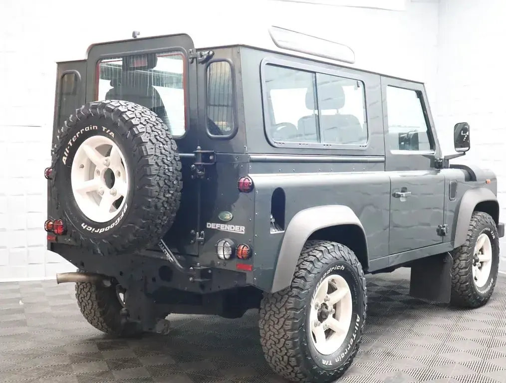 Gebraucht Land Rover Defender 122 PS (89 kW) 2007 Grün Kombi