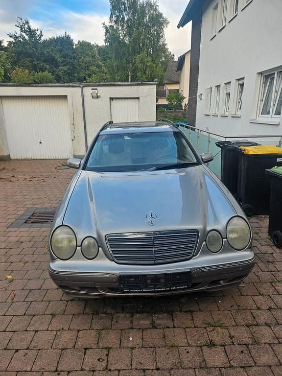 Gebraucht 2001 Mercedes E270 Elegance Limousine | 2.500 € (Fairer Preis) - Bild 1/1