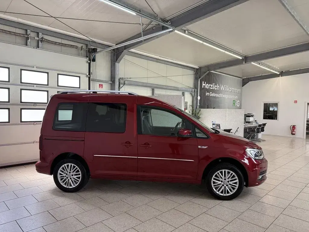 Gebraucht VW Caddy Highline 125 PS (91 kW) 2016 Rot Van / Kleinbus
