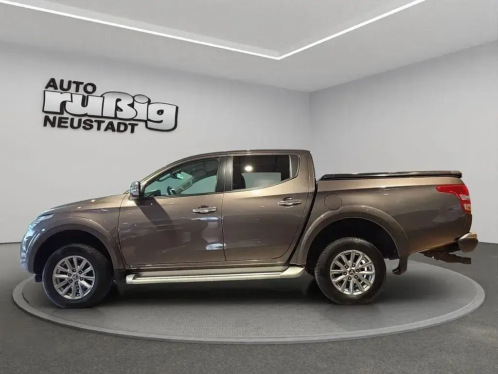 Gebraucht Mitsubishi L200 Diamant Edition 181 PS (133 kW) 2018 Bronze Pickup