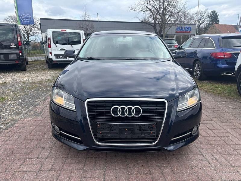 Gebraucht Audi A3 Attraction 105 PS (77 kW) 2011 Blau Kleinwagen