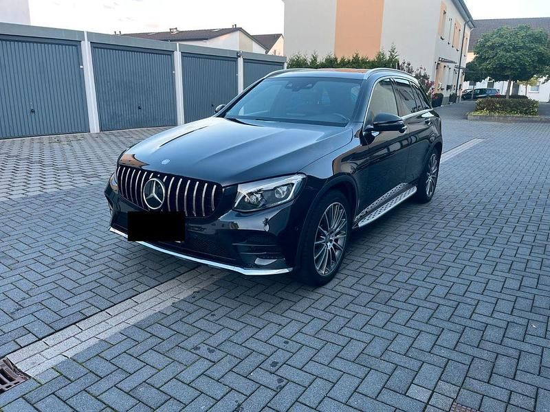Schwarz Gebraucht 2015 Mercedes GLC250 AMG line SUV | 25.999 € (Guter Preis) - Bild 1/4