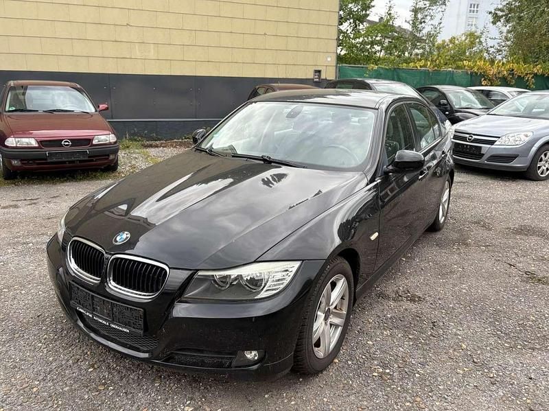 Gebraucht BMW 318 143 PS (105 kW) 2009 Schwarz Limousine
