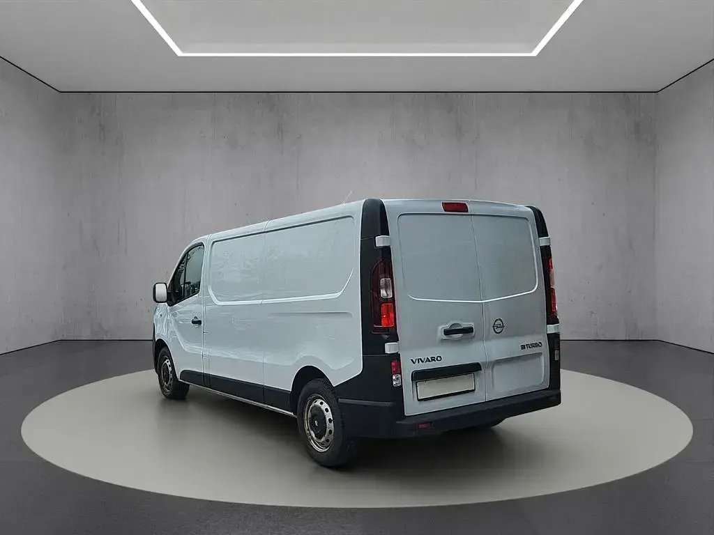 Gebraucht Opel Vivaro 145 PS (106 kW) 2019 Weiß Van / Kleinbus