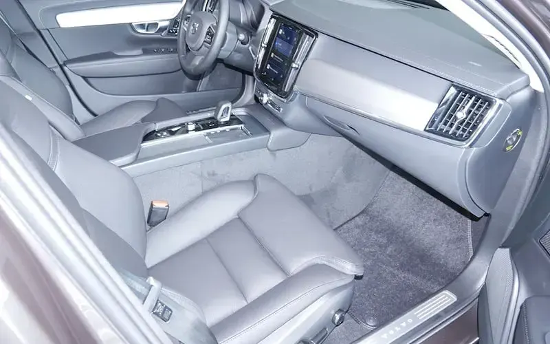 Gebraucht Volvo V90 Plus 197 PS (144 kW) 2024 Platinum grey Kombi