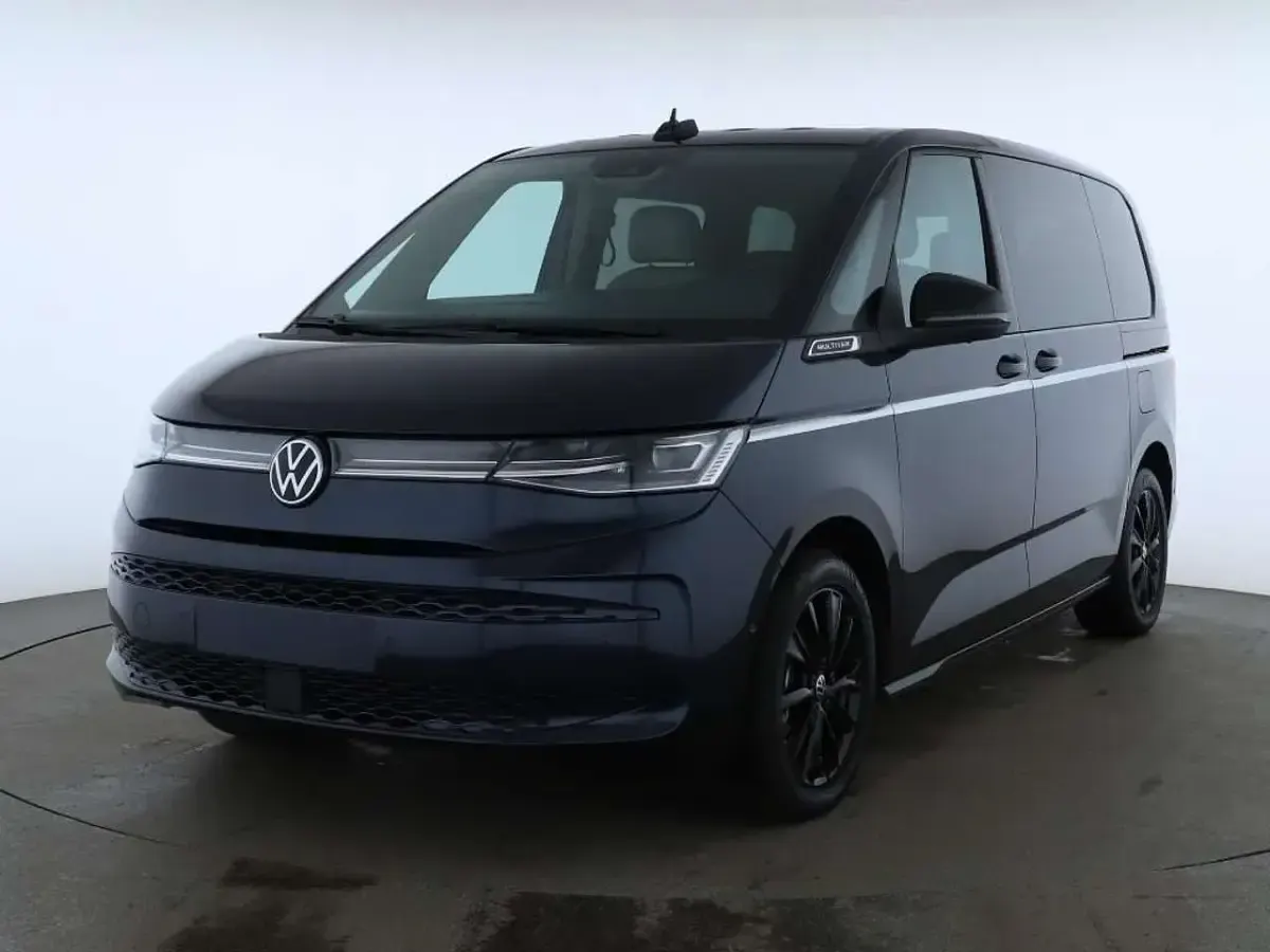 Gebraucht VW T7 Style 177 PS (130 kW) 2025 Starlight blue metallic Van