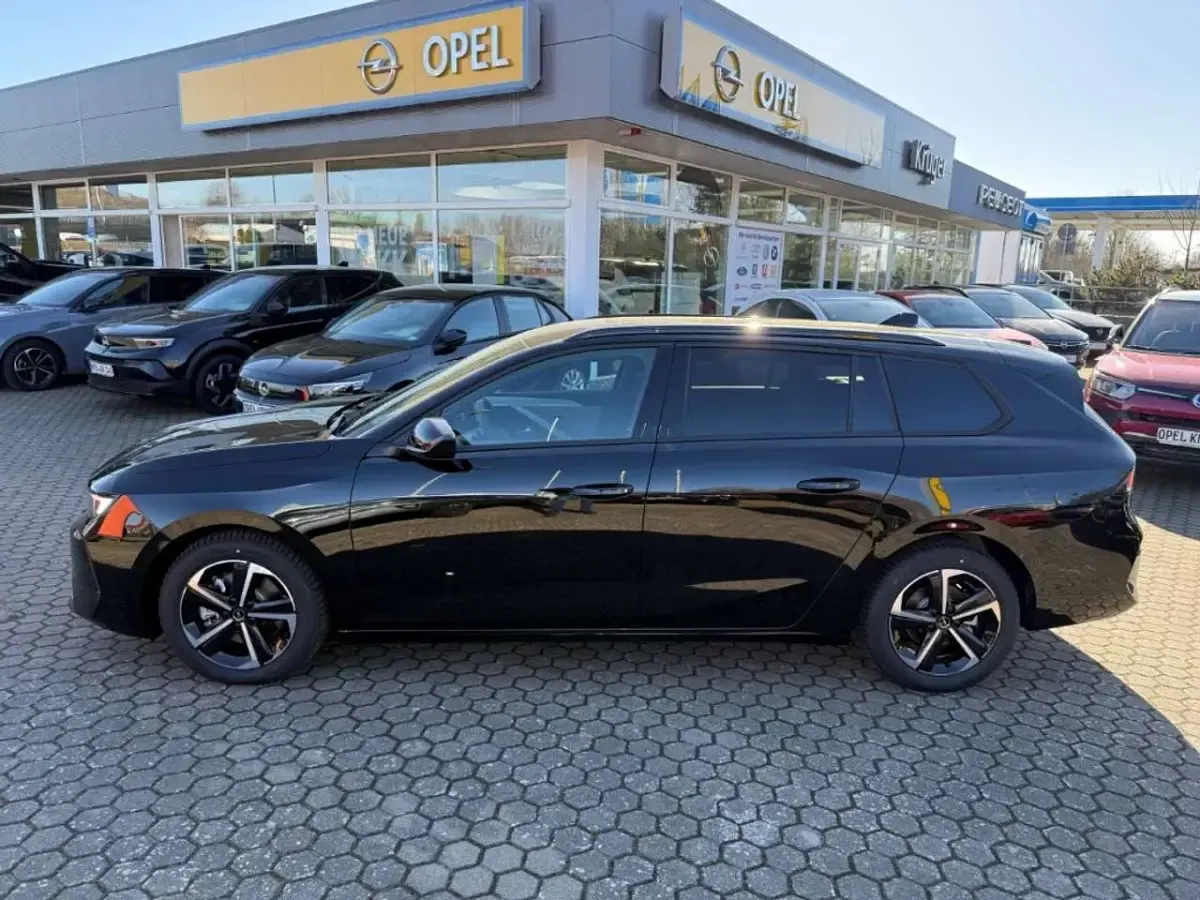 Neu Opel Astra Edition 136 PS (100 kW) 2026 Schwarz Kombi