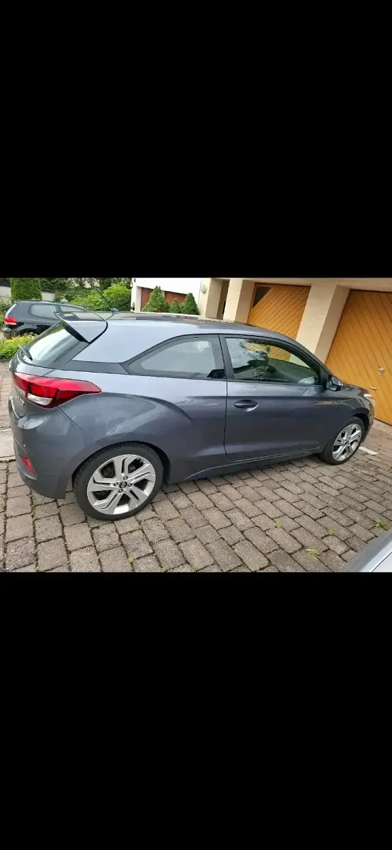 Gebraucht Hyundai i20 101 PS (74 kW) 2016 Grau Coupé