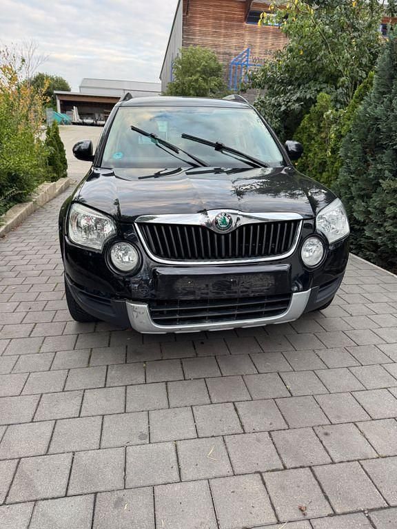 Schwarz Gebraucht 2012 Skoda Yeti Plus Edition SUV | 2.950 € (Superpreis) - Bild 1/4