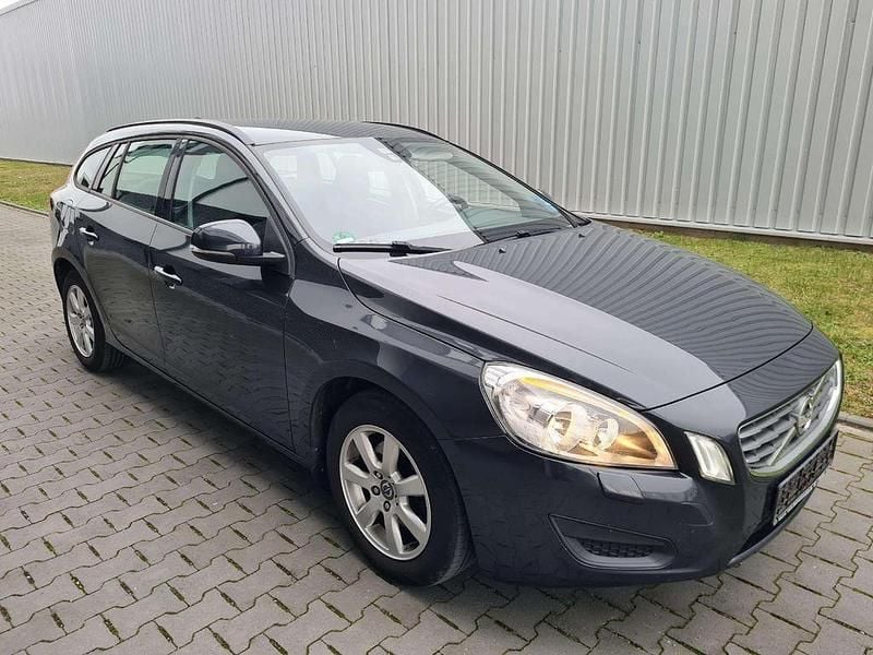 Schwarz Gebraucht 2012 Volvo V60 Kinetic Kombi | 7.899 € (Fairer Preis) - Bild 1/4