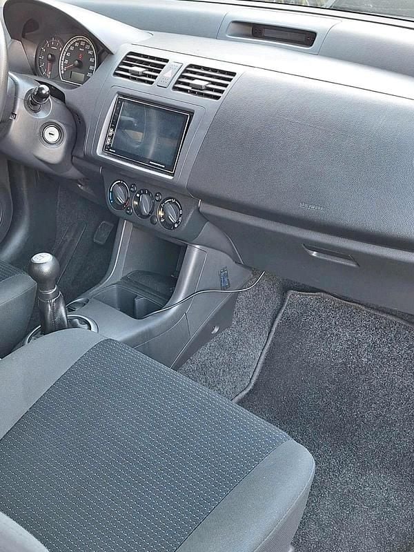 Second-hand Suzuki Swift 92 CP (67 kW) 2009 Gri Hatchback