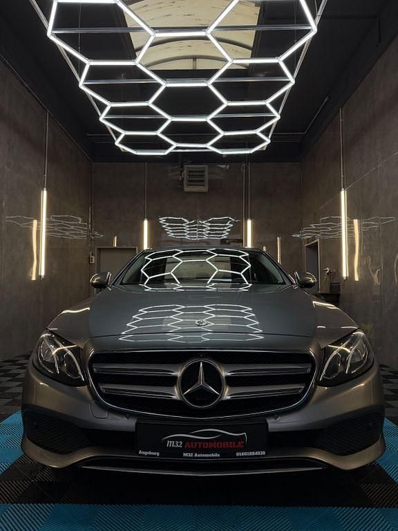 Gebraucht Mercedes E200 Avantgarde 150 PS (110 kW) 2018 Grau Limousine