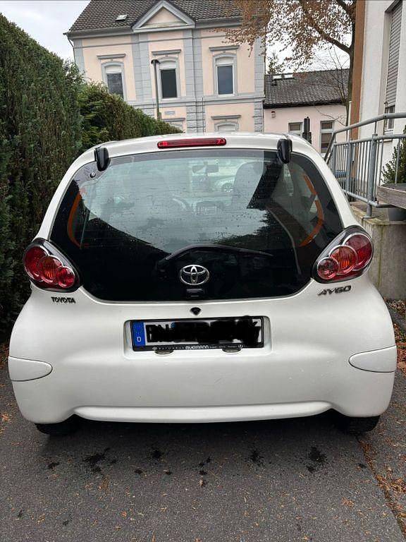 Gebraucht Toyota Aygo Cool 68 PS (50 kW) 2013 Weiß Kleinwagen