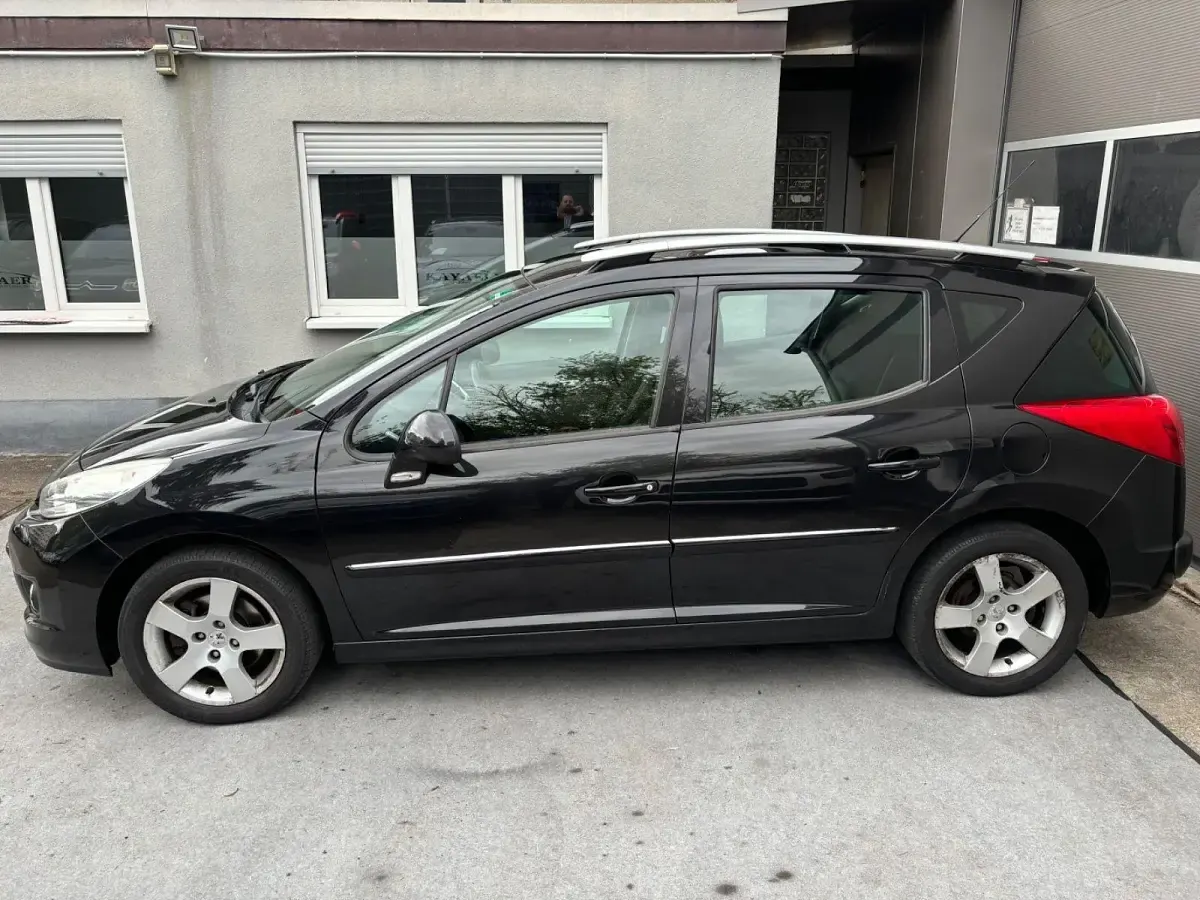 Gebraucht Peugeot 207 Premium 120 PS (88 kW) 2010 Schwarz Kombi