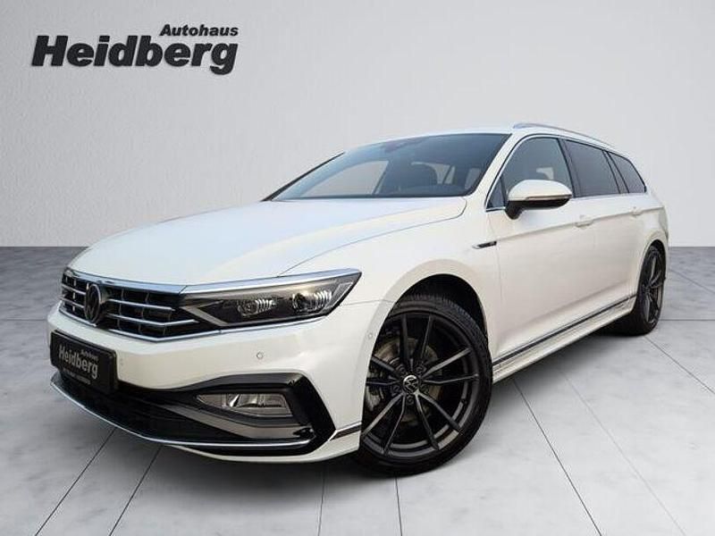 Weiß Gebraucht 2024 VW Passat R-line Kombi | 39.890 € (Fairer Preis) - Bild 1/4