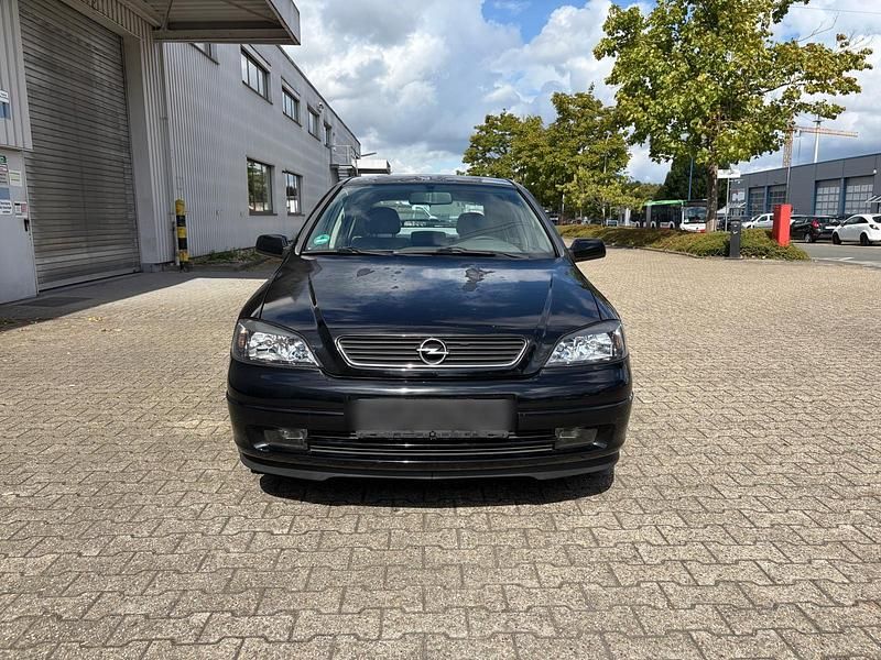 Schwarz Gebraucht 2000 Opel Astra Limousine | 900 € (Guter Preis) - Bild 1/4