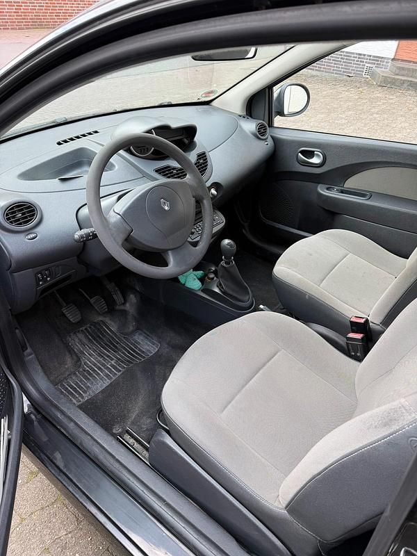 Second-hand Renault Twingo 58 CP (42 kW) 2010 Negru Hatchback