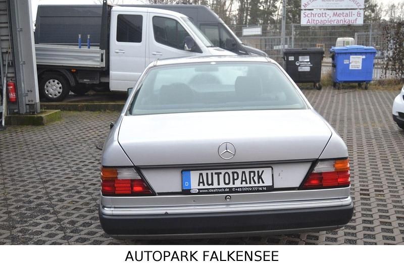 Gebraucht Mercedes 230 132 PS (97 kW) 1989 Silber Coupé