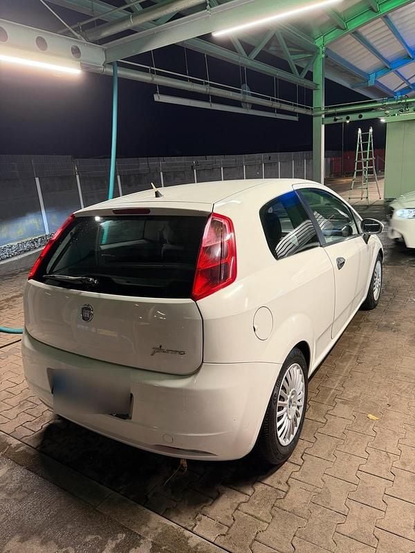 Gebraucht Fiat Punto 77 PS (56 kW) 2009 Weiß Kleinwagen