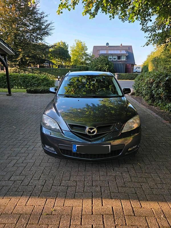 Grau Gebraucht 2009 Mazda 3 Inclusive Limousine | 2.350 € (Fairer Preis) - Bild 1/4