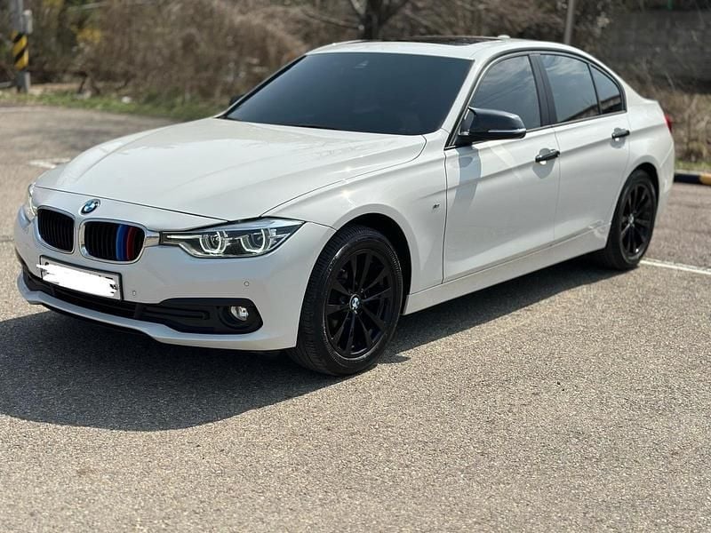 Weiß Gebraucht 2018 BMW 320 Limousine | 18.950 € (Guter Preis) - Bild 1/4