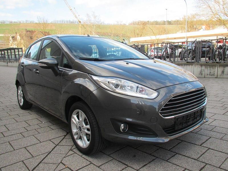 Gebraucht Ford Fiesta Trend 80 PS (58 kW) 2015 Grau Kleinwagen