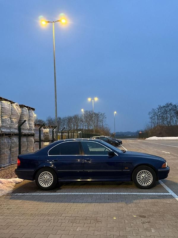 Gebraucht BMW 523 170 PS (125 kW) 1998 Blau Limousine