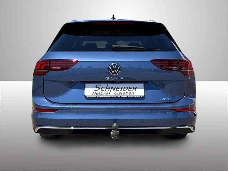 Gebraucht VW Golf VIII Style 150 PS (110 kW) 2024 Anemonenblau (metallic) Kombi