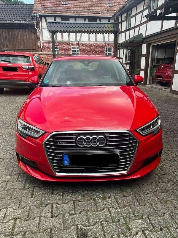 Rot Gebraucht 2017 Audi A3 e-tron Basis Kleinwagen | 13.400 € (Fairer Preis) - Bild 1/4